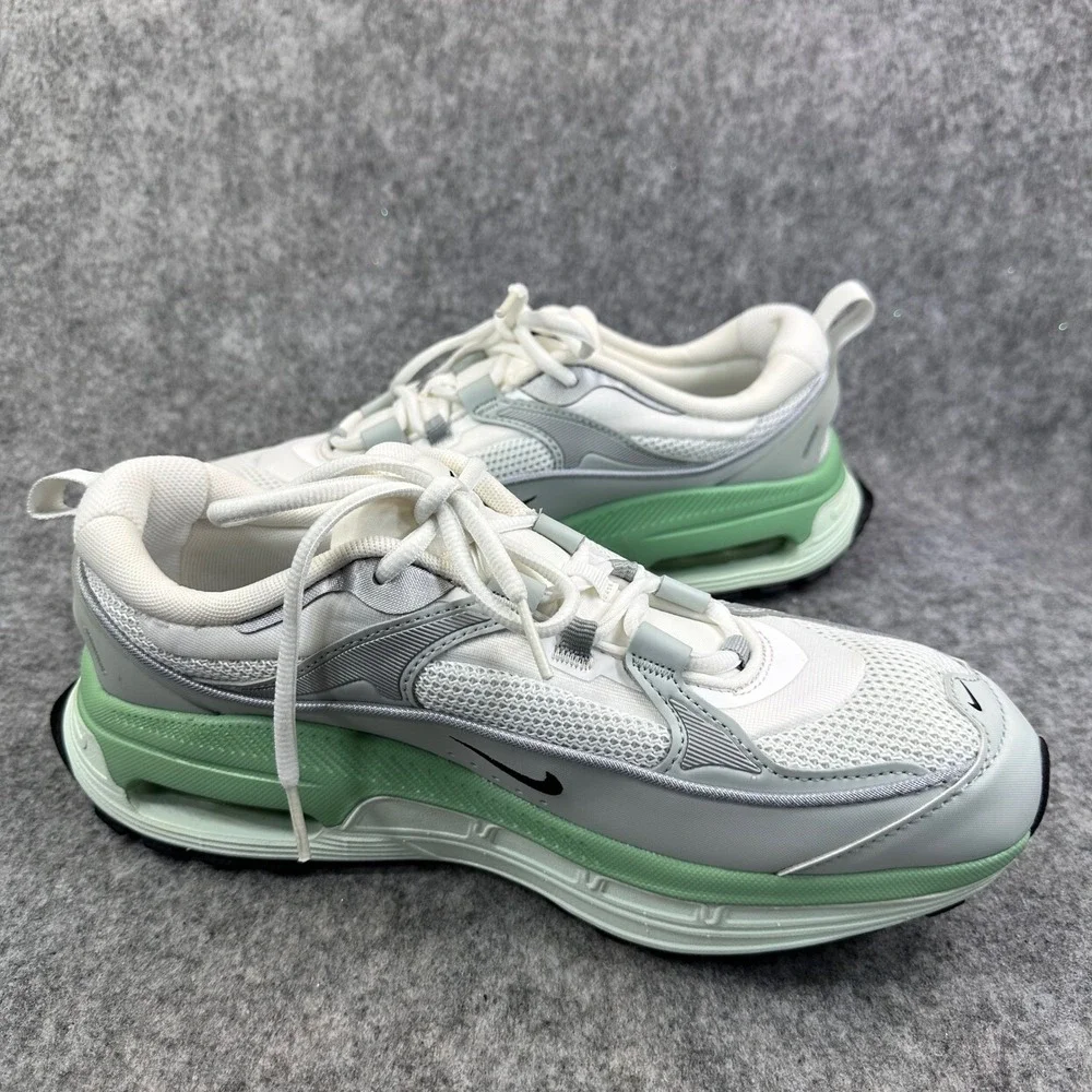 Nike Air Max Bliss Womens Size 9 Summit White Green DH5128-103 Lifestyle Sneaker